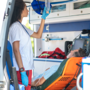 paramedical-professional-preparing-patient-intravenous-infusion-procedure Brand Broker - RC Professionale per il Paramedico